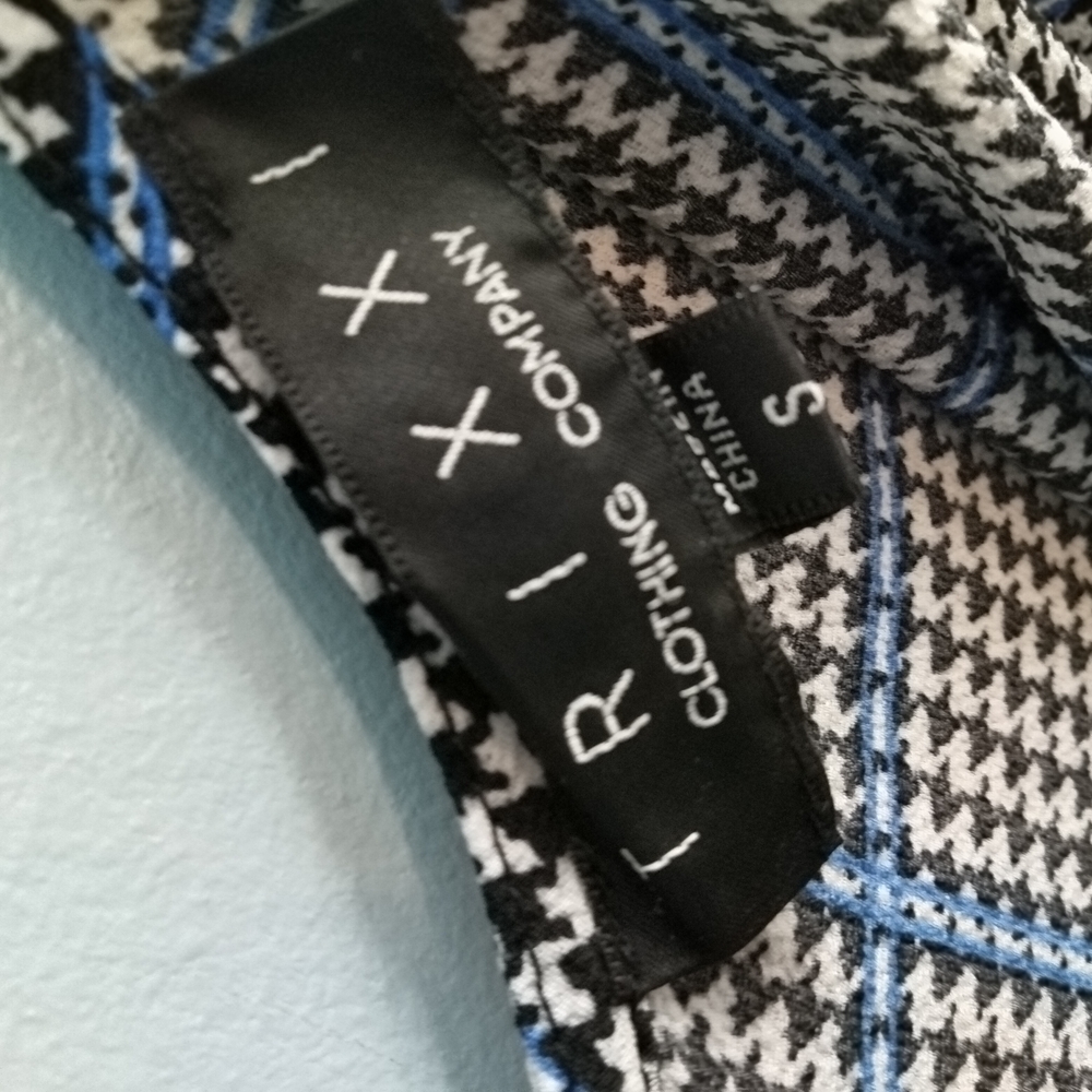 Trixxi Size Small Romper Shorts With Long Sleeves!! - Picture 2 of 3